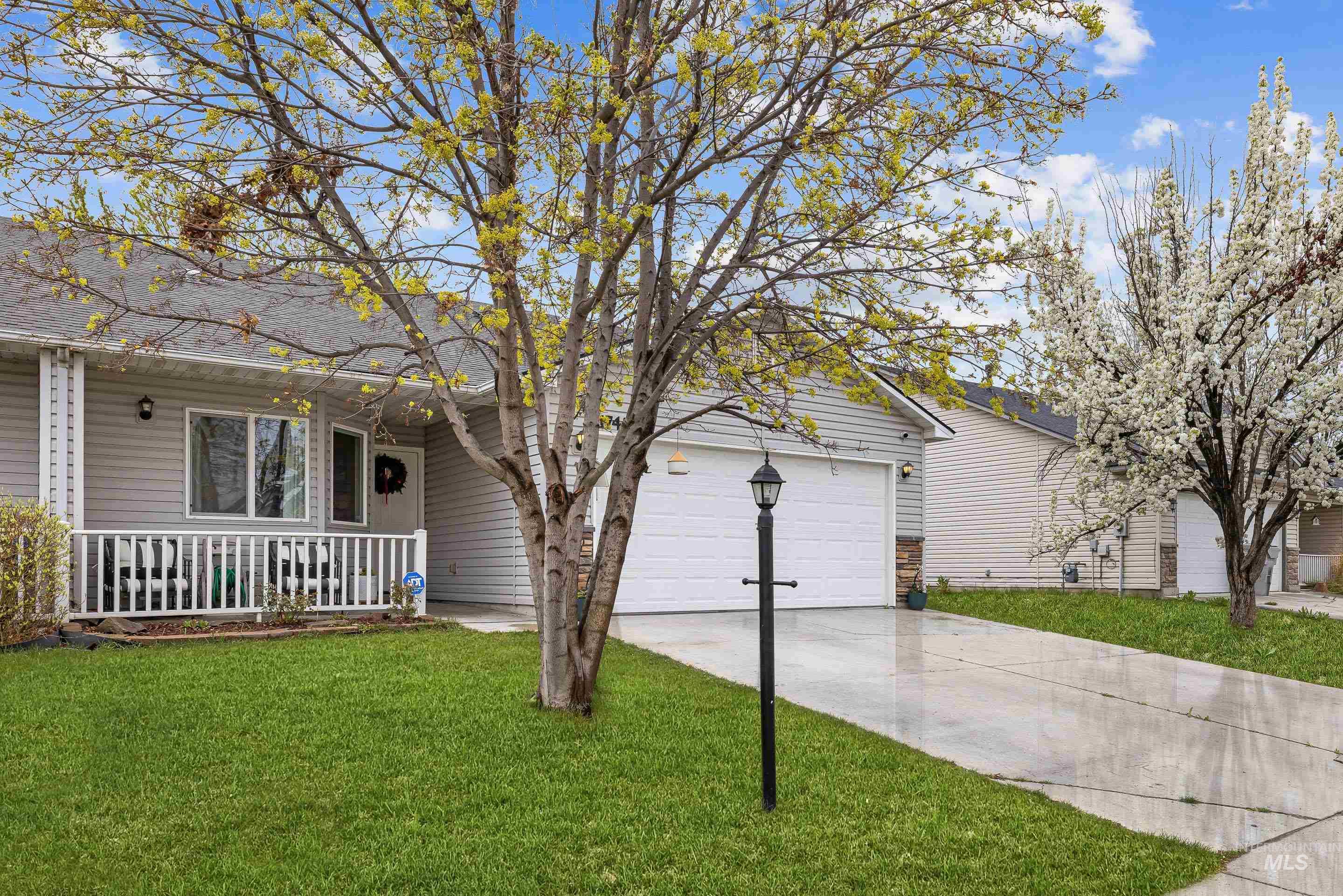 11745 W Blueberry, Nampa, Idaho 83651, 3 Bedrooms, 2 Bathrooms, Residential For Sale, Price $340,000, 98987341