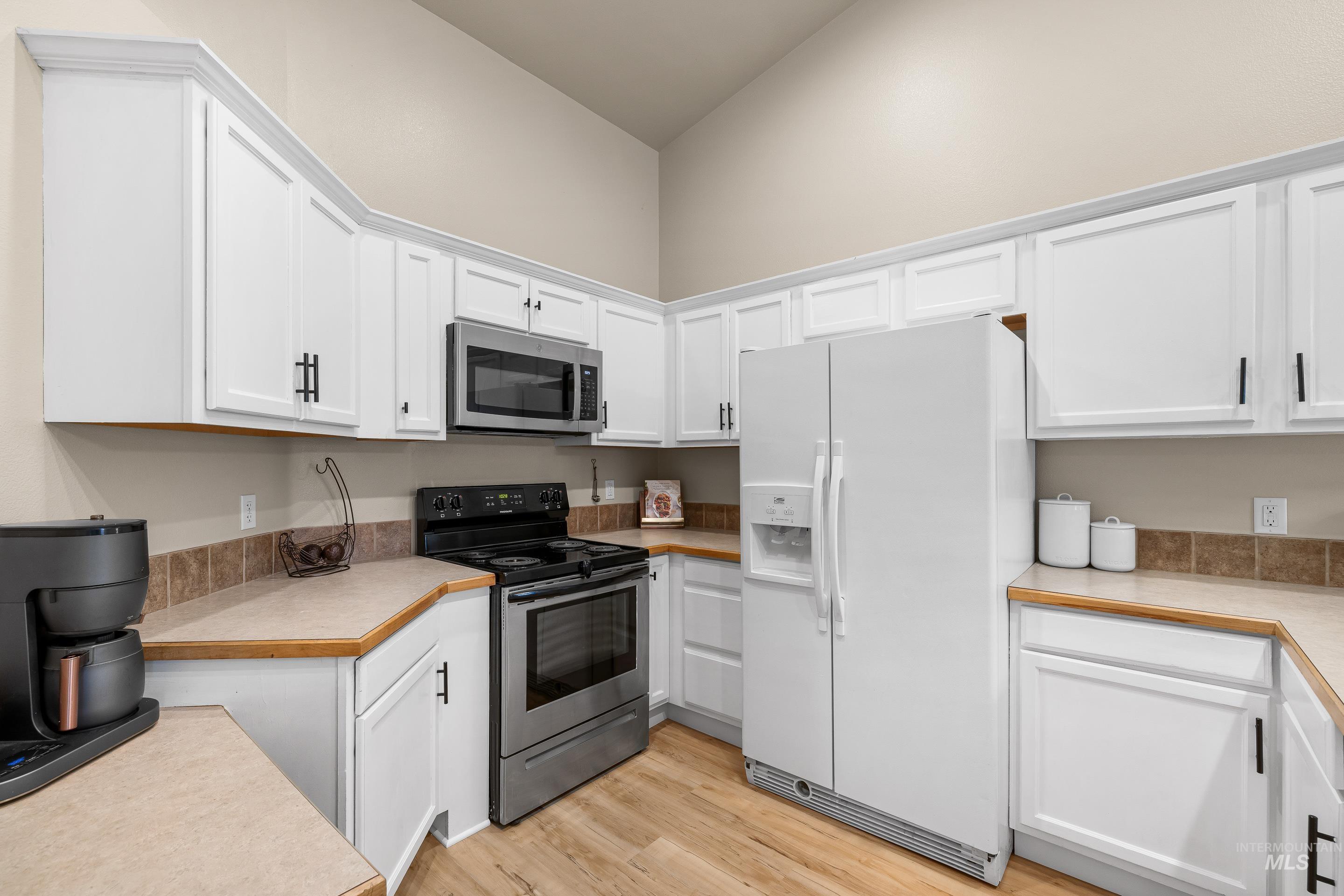 11745 W Blueberry, Nampa, Idaho 83651, 3 Bedrooms, 2 Bathrooms, Residential For Sale, Price $340,000, 98987341