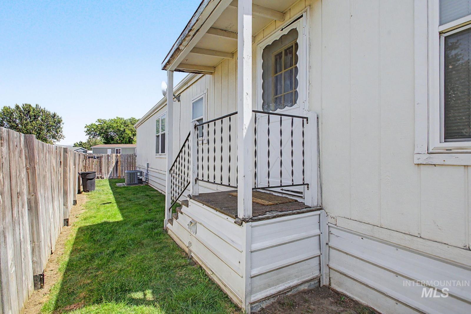 2015 6th Ave, Clarkston, Washington 99403, 2 Bedrooms, 2 Bathrooms, Residential For Sale, Price $54,900, 98987343