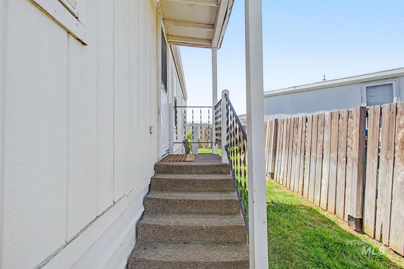 2015 6th Ave, Clarkston, Washington 99403, 2 Bedrooms, 2 Bathrooms, Residential For Sale, Price $54,900, 98987343