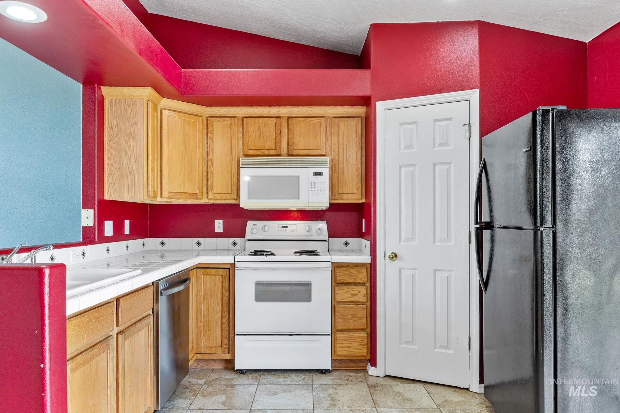 2412 E Clover Pl, Nampa, Idaho 83687-3603, 3 Bedrooms, 2 Bathrooms, Residential For Sale, Price $359,900, 98987350