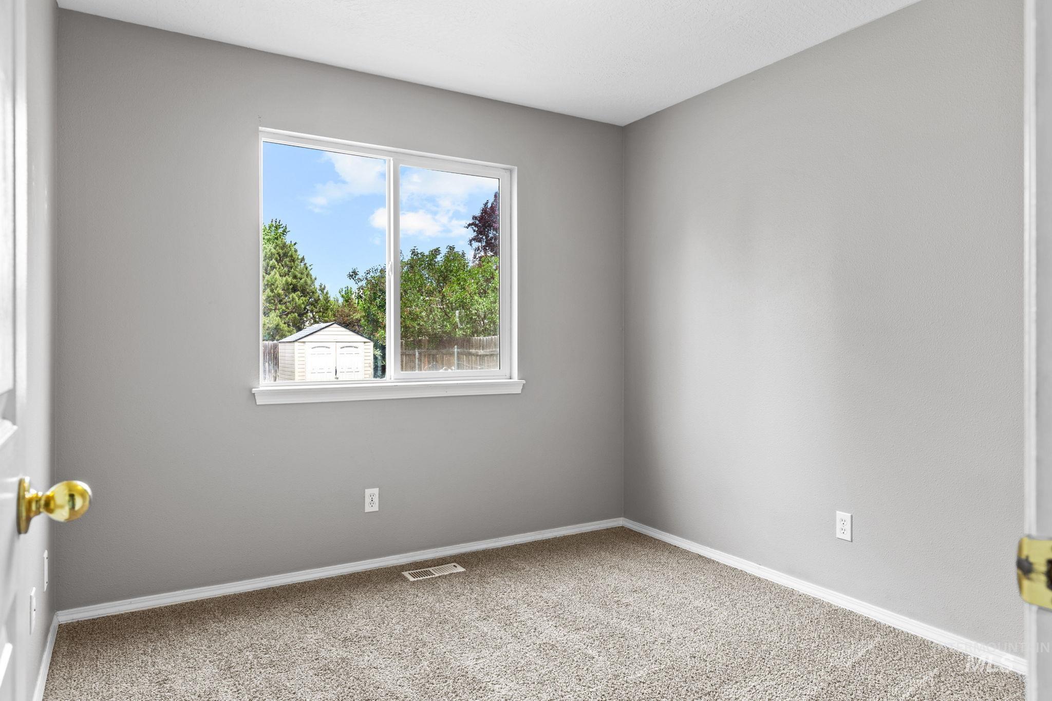 2412 E Clover Pl, Nampa, Idaho 83687-3603, 3 Bedrooms, 2 Bathrooms, Residential For Sale, Price $359,900, 98987350