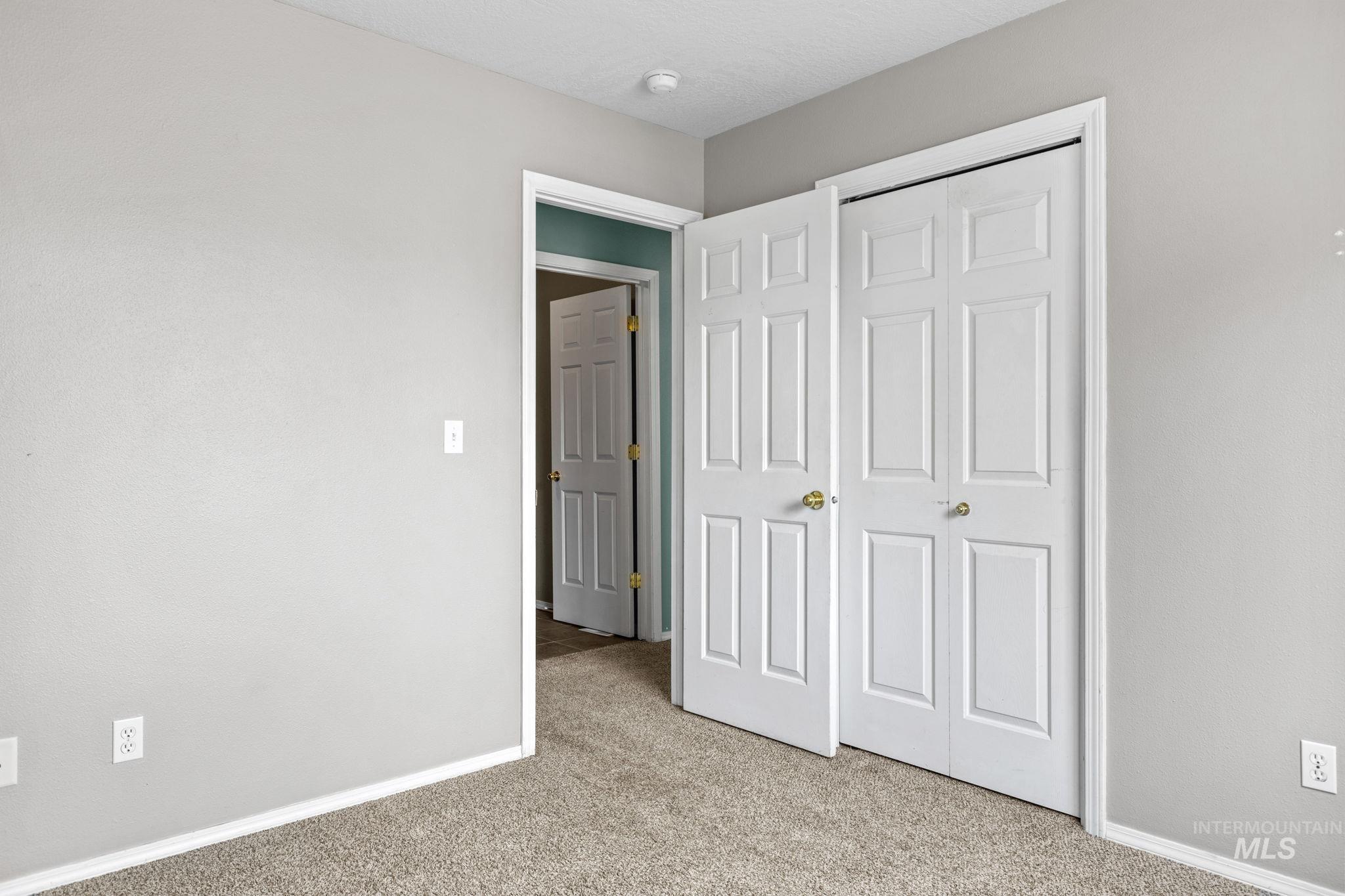 2412 E Clover Pl, Nampa, Idaho 83687-3603, 3 Bedrooms, 2 Bathrooms, Residential For Sale, Price $359,900, 98987350