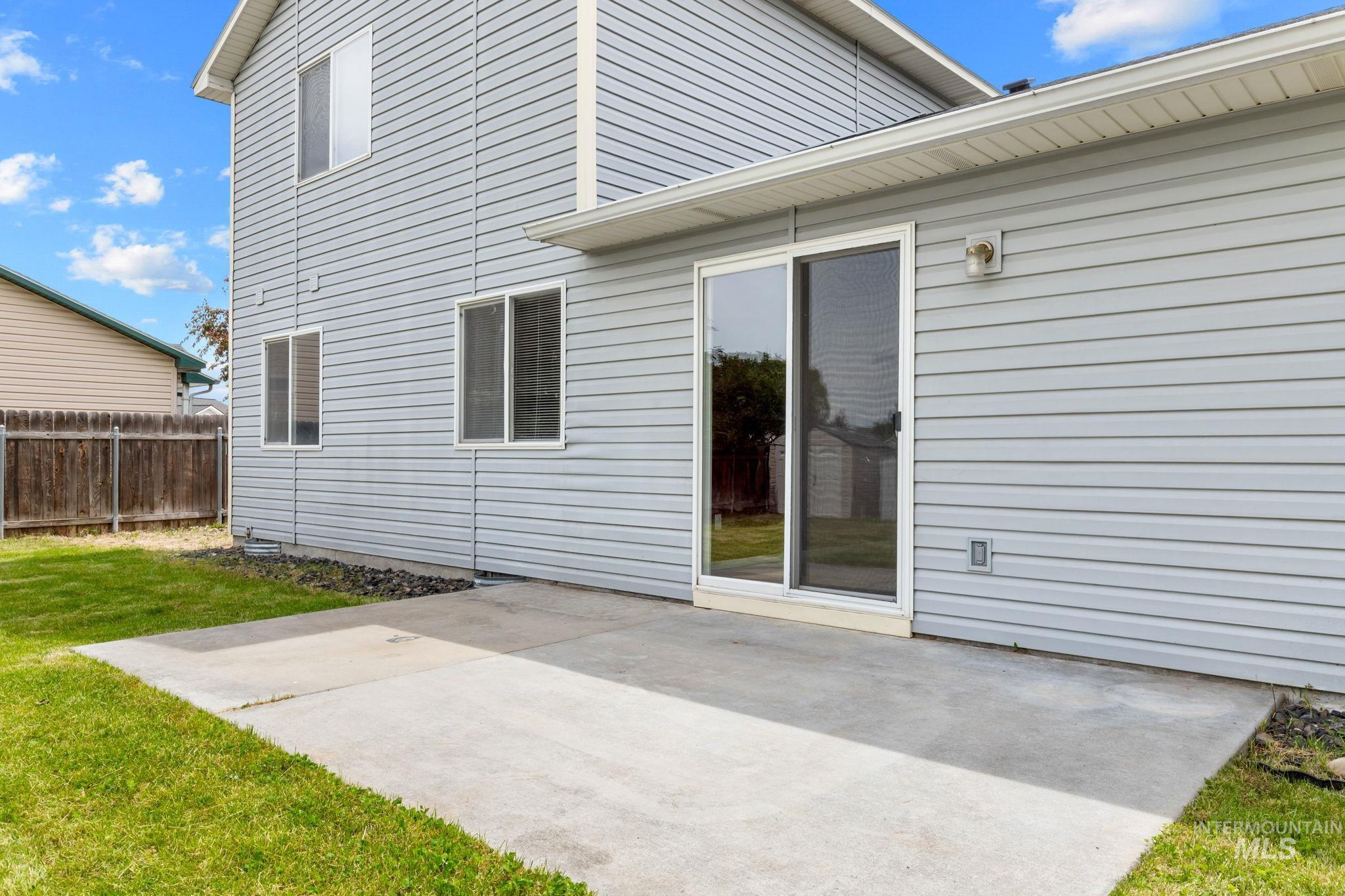 2412 E Clover Pl, Nampa, Idaho 83687-3603, 3 Bedrooms, 2 Bathrooms, Residential For Sale, Price $359,900, 98987350
