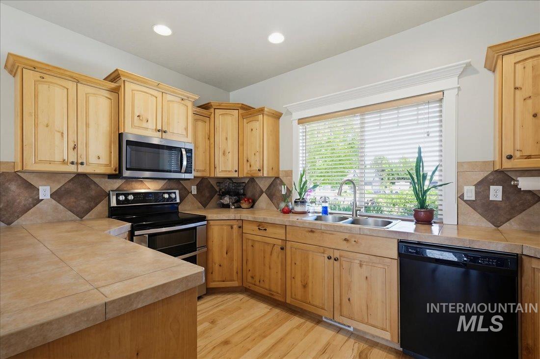 1629 N Gold Falls, Meridian, Idaho 83646, 4 Bedrooms, 2.5 Bathrooms, Residential For Sale, Price $534,000, 98987353