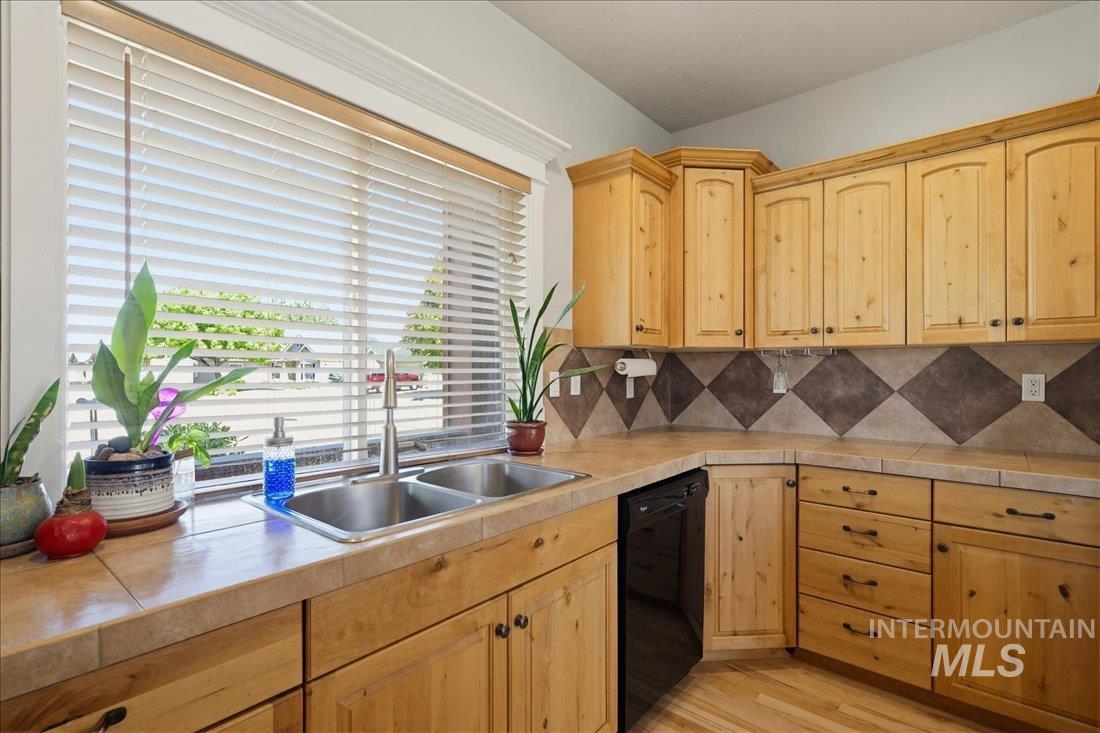 1629 N Gold Falls, Meridian, Idaho 83646, 4 Bedrooms, 2.5 Bathrooms, Residential For Sale, Price $534,000, 98987353