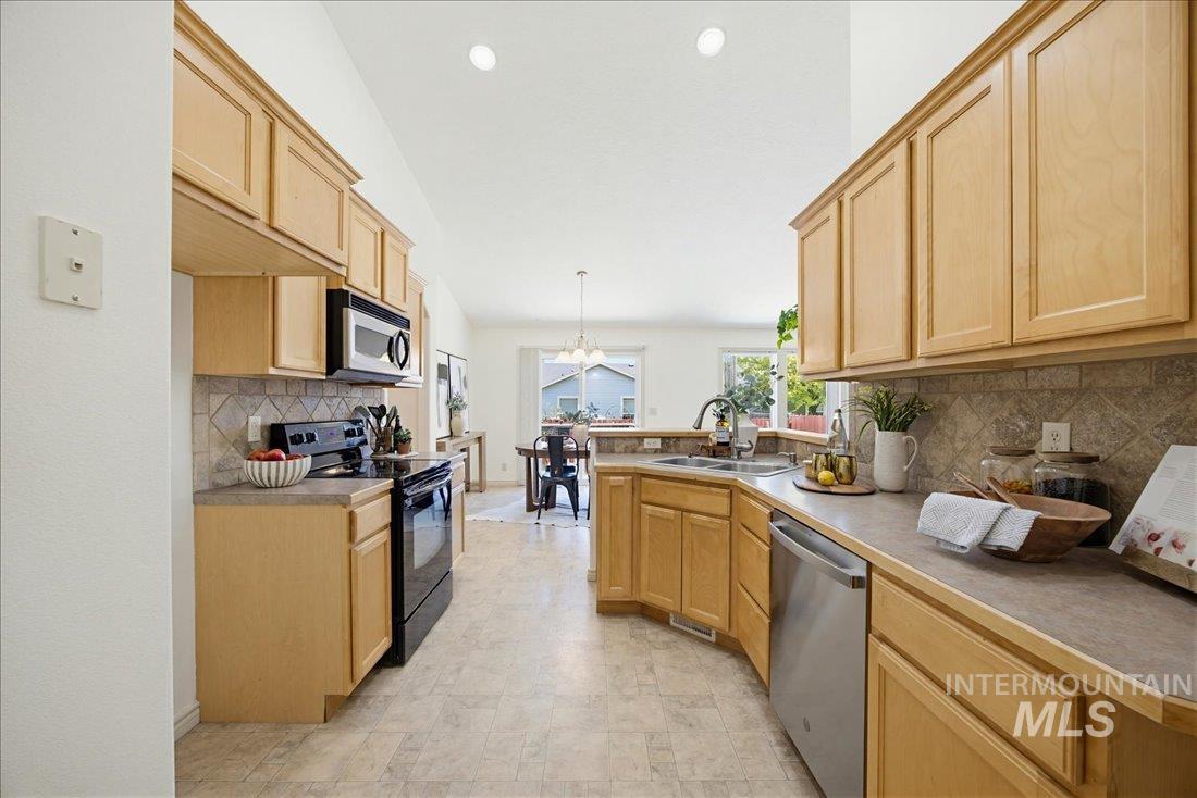 724 Edmund Street, Caldwell, Idaho 83605, 3 Bedrooms, 2 Bathrooms, Residential For Sale, Price $399,000, 98987356