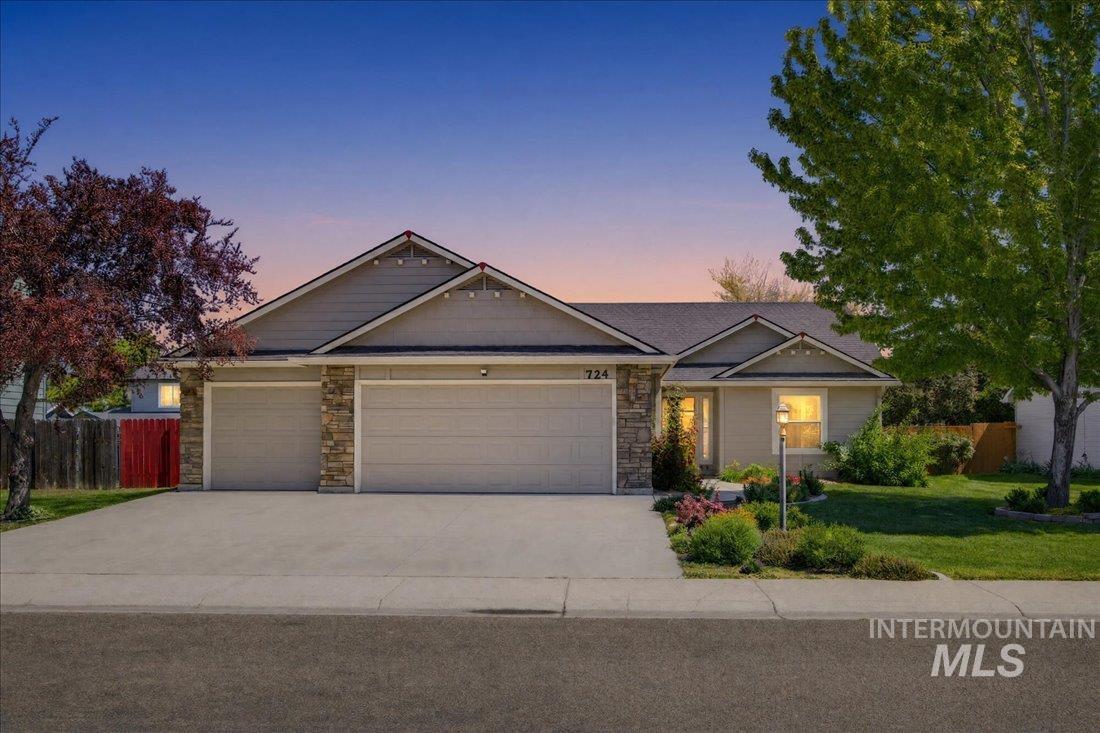 724 Edmund Street, Caldwell, Idaho 83605, 3 Bedrooms, 2 Bathrooms, Residential For Sale, Price $399,000, 98987356