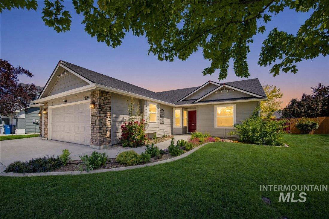 724 Edmund Street, Caldwell, Idaho 83605, 3 Bedrooms, 2 Bathrooms, Residential For Sale, Price $399,000, 98987356