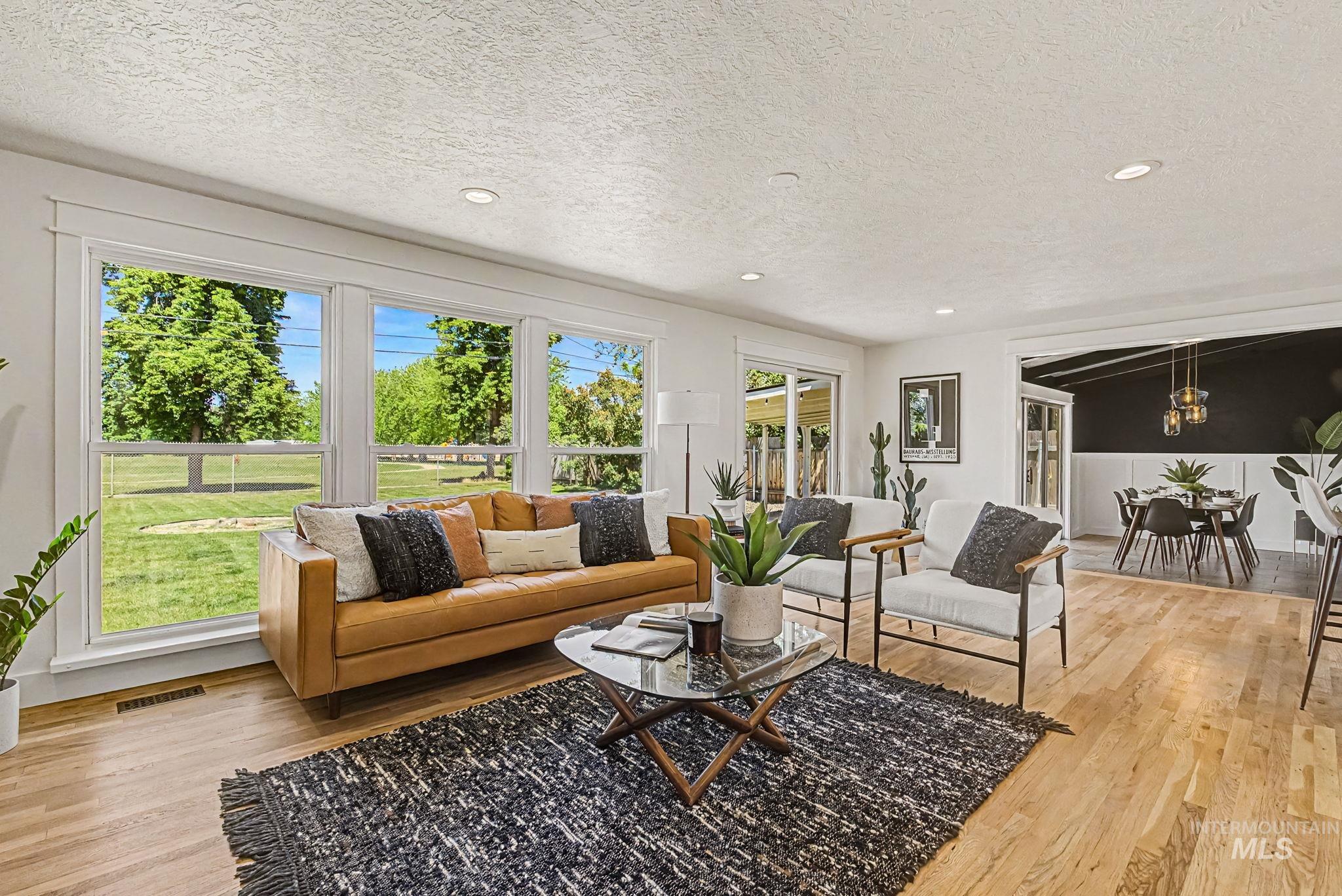 5920 W Cruzen St., Boise, Idaho 83704, 5 Bedrooms, 3 Bathrooms, Residential For Sale, Price $629,000, 98987357
