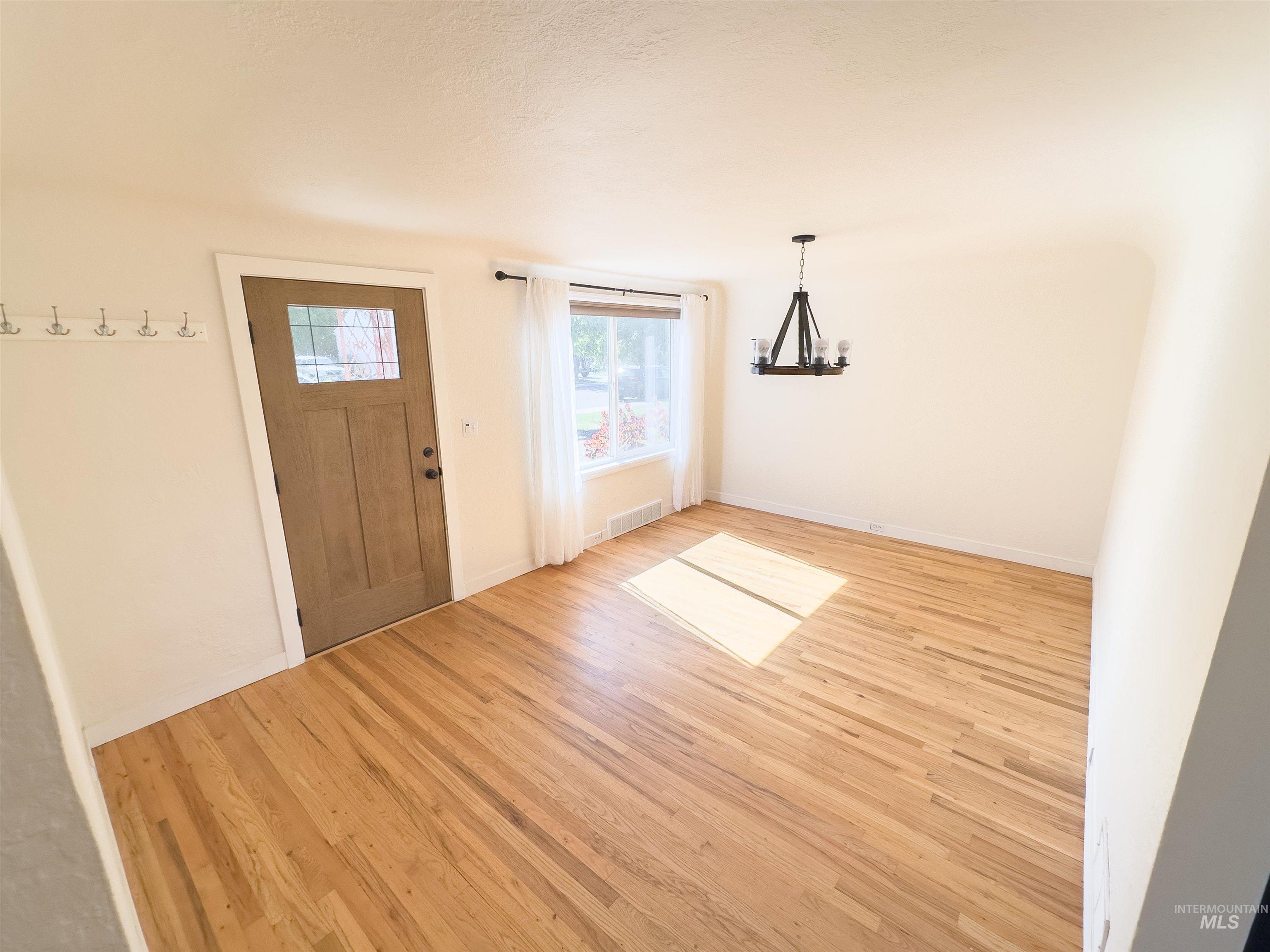 619 N Stanley St., Boise, Idaho 83706, 5 Bedrooms, 2 Bathrooms, Residential For Sale, Price $594,000, 98987360