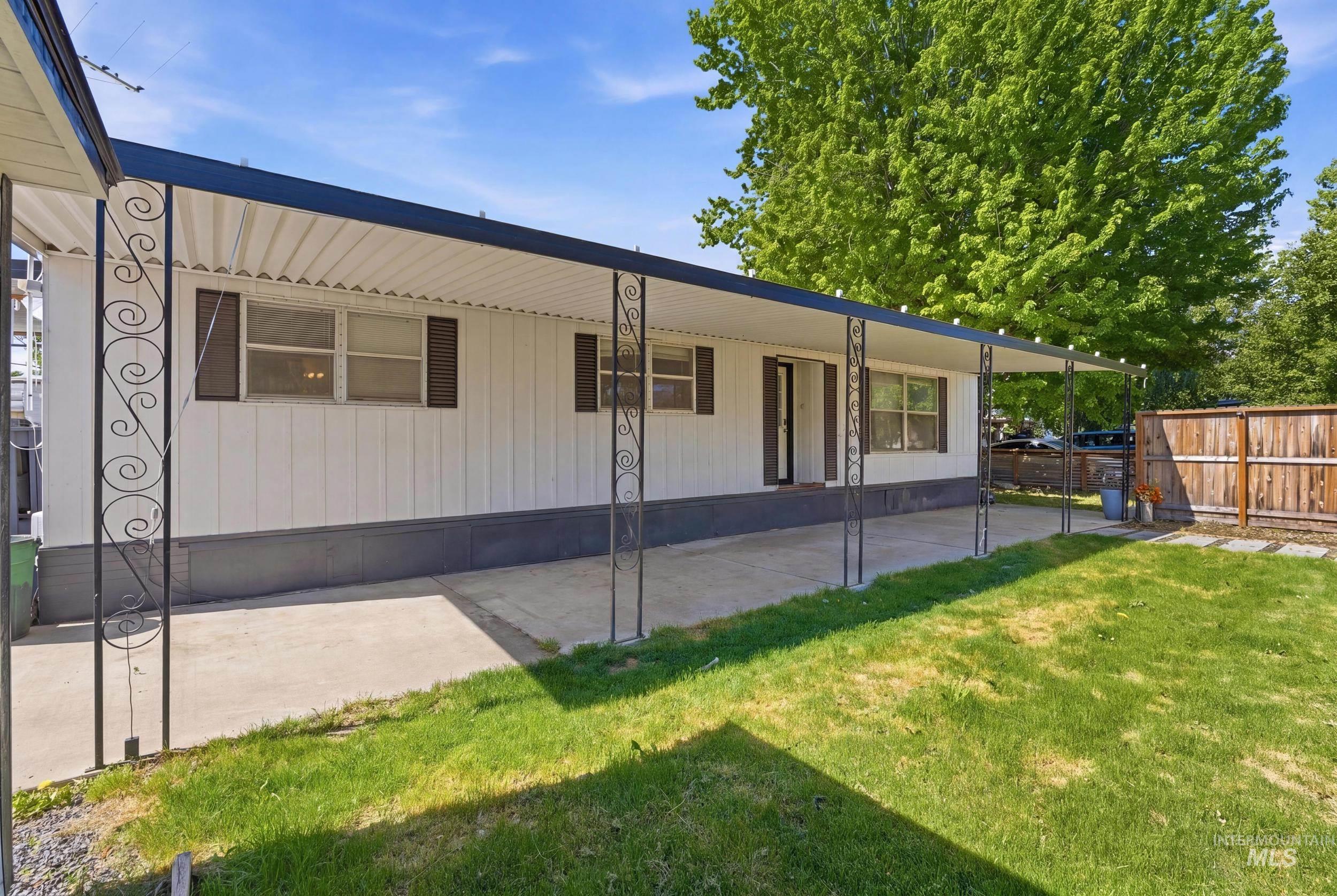 7701 W Ustick rd, Boise, Idaho 83704, 2 Bedrooms, 2 Bathrooms, Residential For Sale, Price $90,000, 98987362