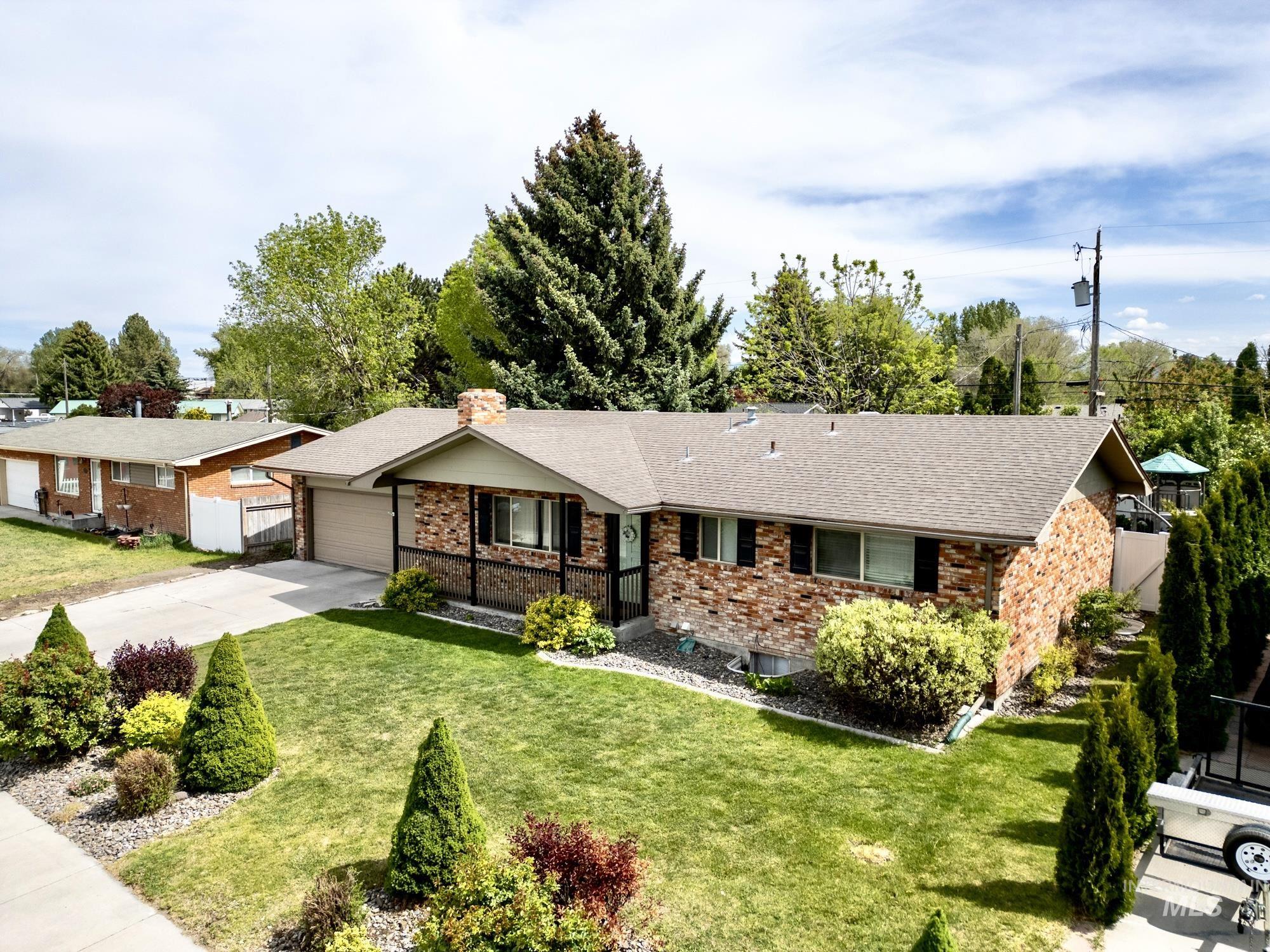 1053 E 18th St., Burley, Idaho 83318, 5 Bedrooms, 3 Bathrooms, Residential For Sale, Price $375,000, 98987366