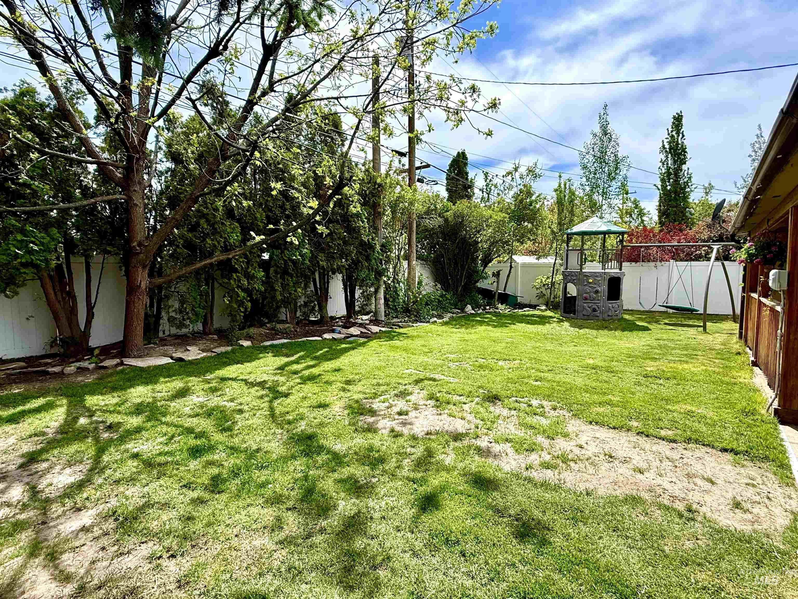 1053 E 18th St., Burley, Idaho 83318, 5 Bedrooms, 3 Bathrooms, Residential For Sale, Price $375,000, 98987366