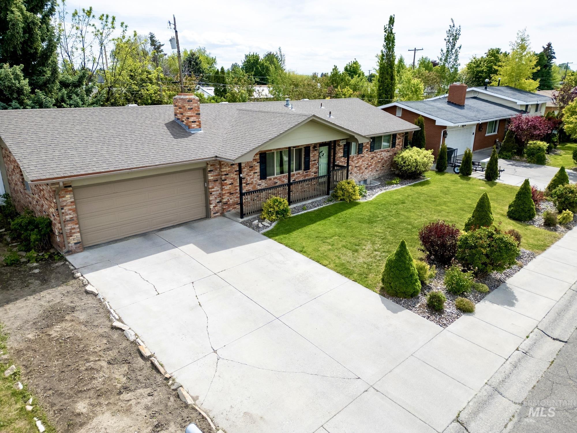 1053 E 18th St., Burley, Idaho 83318, 5 Bedrooms, 3 Bathrooms, Residential For Sale, Price $375,000, 98987366
