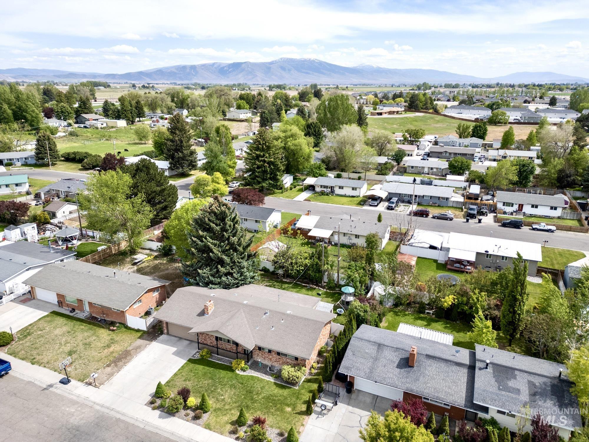 1053 E 18th St., Burley, Idaho 83318, 5 Bedrooms, 3 Bathrooms, Residential For Sale, Price $375,000, 98987366
