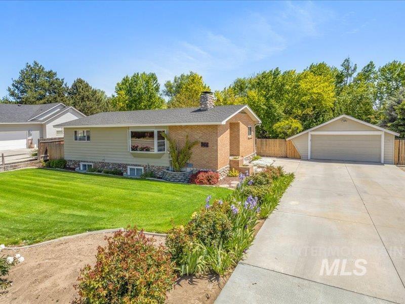 966 N Edgewood Ln., Eagle, Idaho 83616, 4 Bedrooms, 2 Bathrooms, Residential For Sale, Price $559,000, 98987368