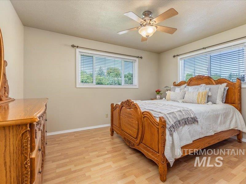 966 N Edgewood Ln., Eagle, Idaho 83616, 4 Bedrooms, 2 Bathrooms, Residential For Sale, Price $559,000, 98987368