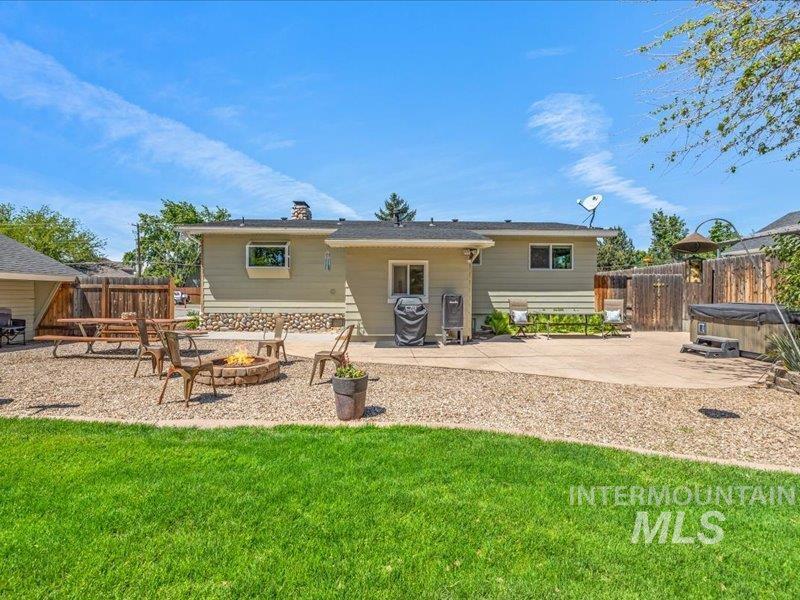 966 N Edgewood Ln., Eagle, Idaho 83616, 4 Bedrooms, 2 Bathrooms, Residential For Sale, Price $559,000, 98987368