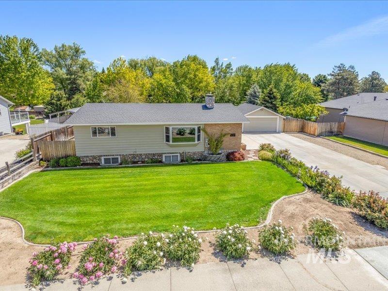 966 N Edgewood Ln., Eagle, Idaho 83616, 4 Bedrooms, 2 Bathrooms, Residential For Sale, Price $559,000, 98987368