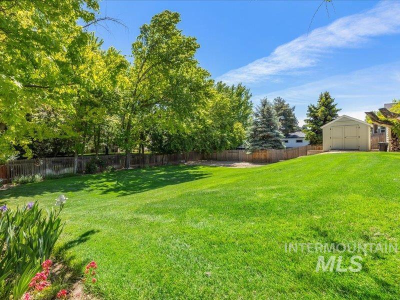 966 N Edgewood Ln., Eagle, Idaho 83616, 4 Bedrooms, 2 Bathrooms, Residential For Sale, Price $559,000, 98987368