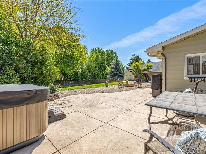 966 N Edgewood Ln., Eagle, Idaho 83616, 4 Bedrooms, 2 Bathrooms, Residential For Sale, Price $559,000, 98987368