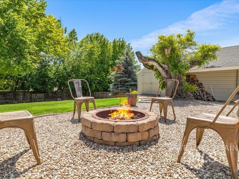 966 N Edgewood Ln., Eagle, Idaho 83616, 4 Bedrooms, 2 Bathrooms, Residential For Sale, Price $559,000, 98987368