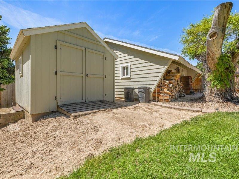 966 N Edgewood Ln., Eagle, Idaho 83616, 4 Bedrooms, 2 Bathrooms, Residential For Sale, Price $559,000, 98987368