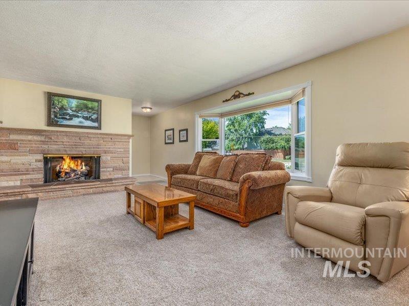 966 N Edgewood Ln., Eagle, Idaho 83616, 4 Bedrooms, 2 Bathrooms, Residential For Sale, Price $559,000, 98987368
