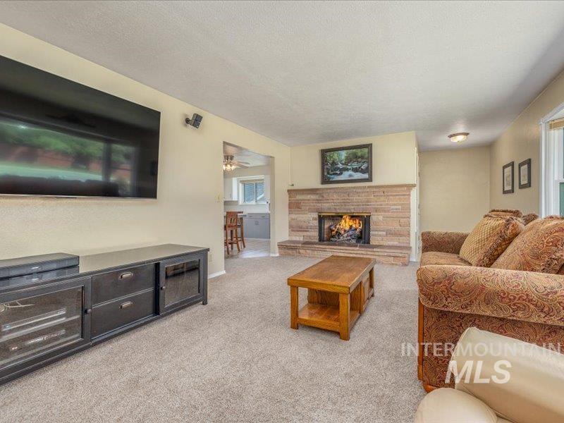 966 N Edgewood Ln., Eagle, Idaho 83616, 4 Bedrooms, 2 Bathrooms, Residential For Sale, Price $559,000, 98987368