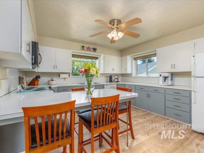 966 N Edgewood Ln., Eagle, Idaho 83616, 4 Bedrooms, 2 Bathrooms, Residential For Sale, Price $559,000, 98987368