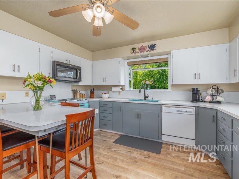 966 N Edgewood Ln., Eagle, Idaho 83616, 4 Bedrooms, 2 Bathrooms, Residential For Sale, Price $559,000, 98987368