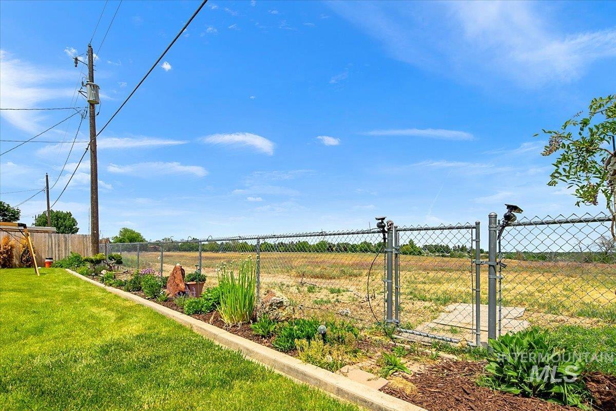 2209 Terrace Dr, Caldwell, Idaho 83605, 4 Bedrooms, 2 Bathrooms, Residential For Sale, Price $399,900, 98987371