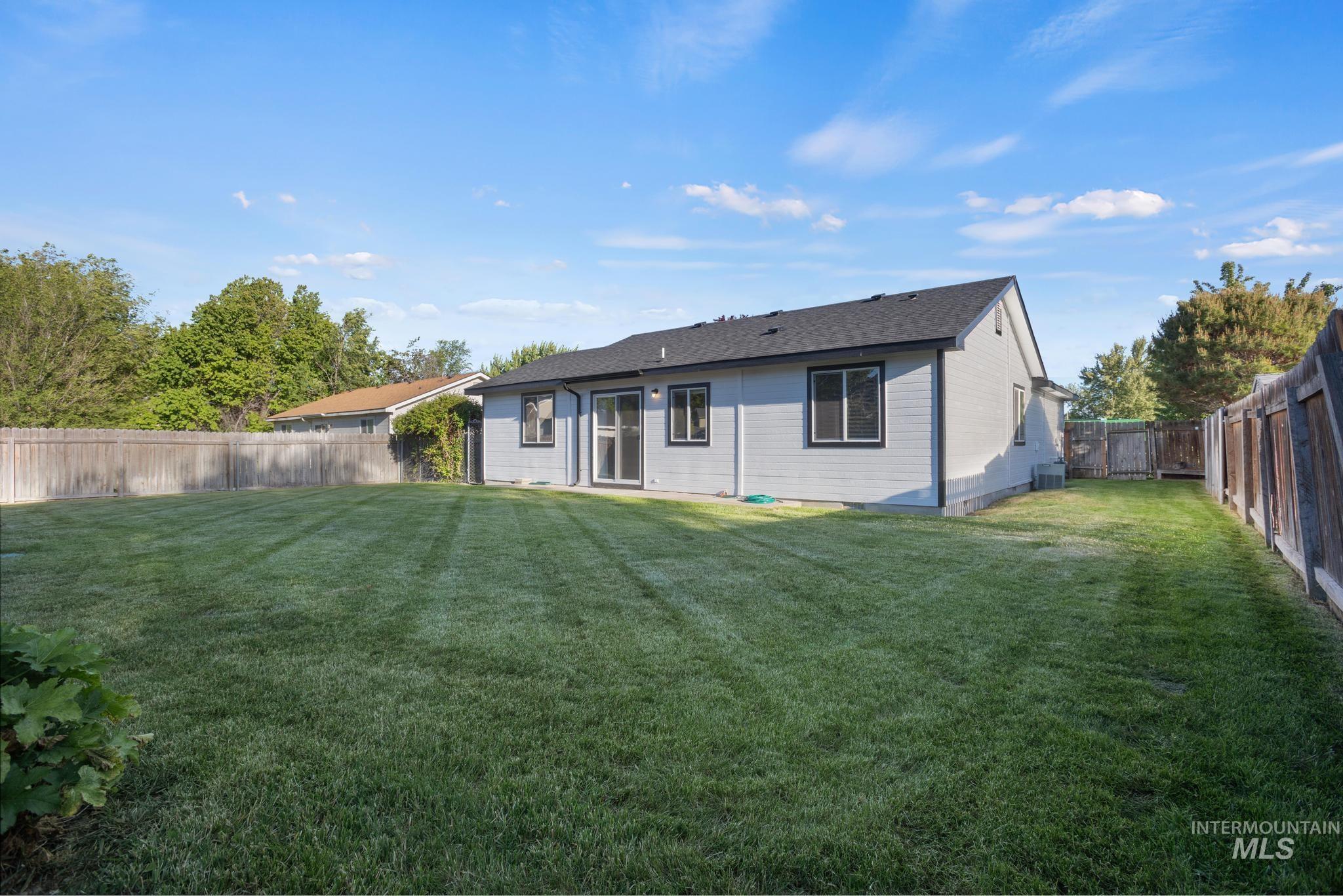 1410 W Ryegrass Ct., Kuna, Idaho 83634, 3 Bedrooms, 2 Bathrooms, Residential For Sale, Price $345,900, 98987377
