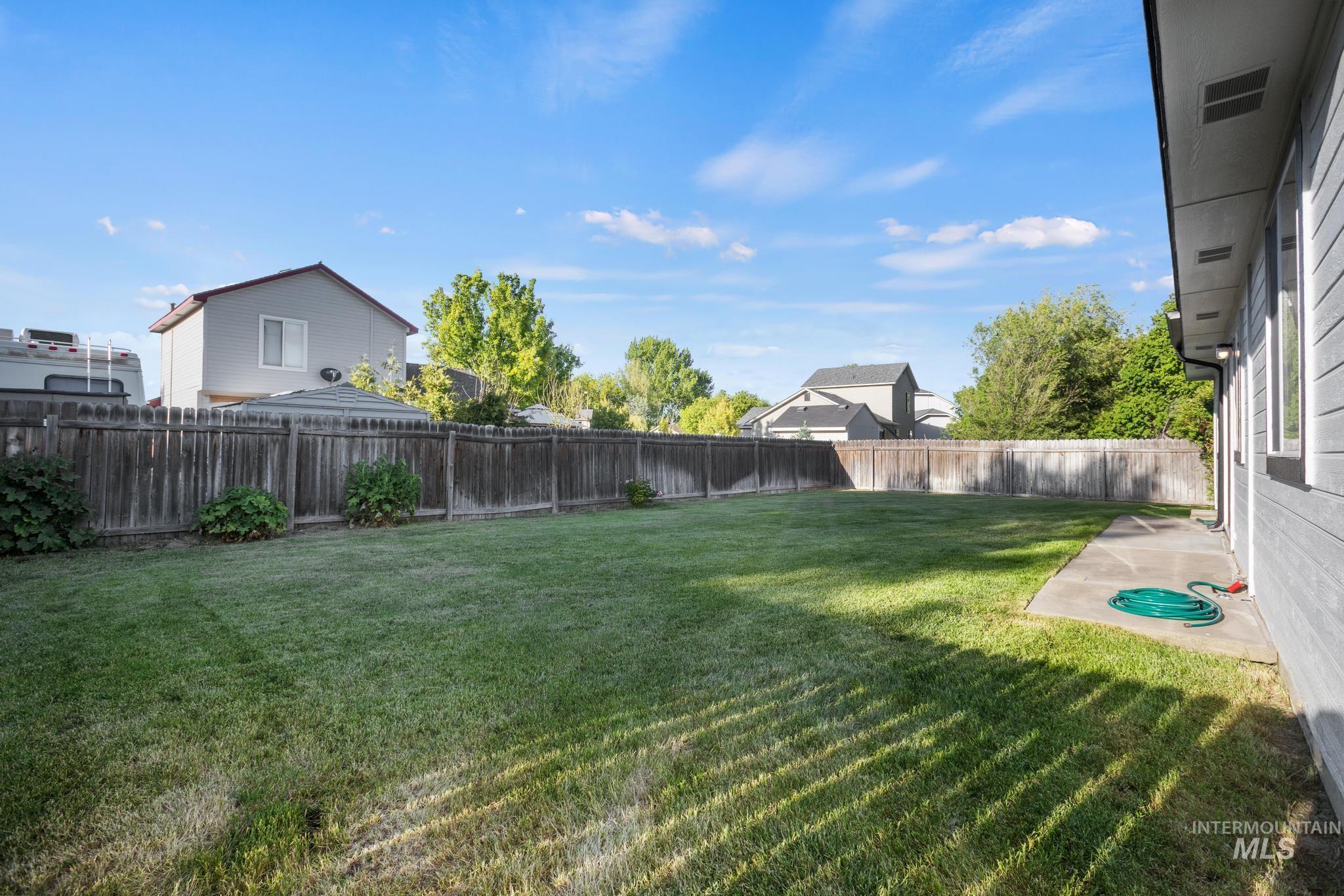 1410 W Ryegrass Ct., Kuna, Idaho 83634, 3 Bedrooms, 2 Bathrooms, Residential For Sale, Price $345,900, 98987377
