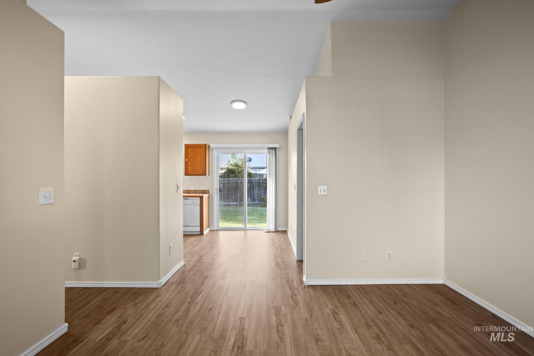 1410 W Ryegrass Ct., Kuna, Idaho 83634, 3 Bedrooms, 2 Bathrooms, Residential For Sale, Price $345,900, 98987377
