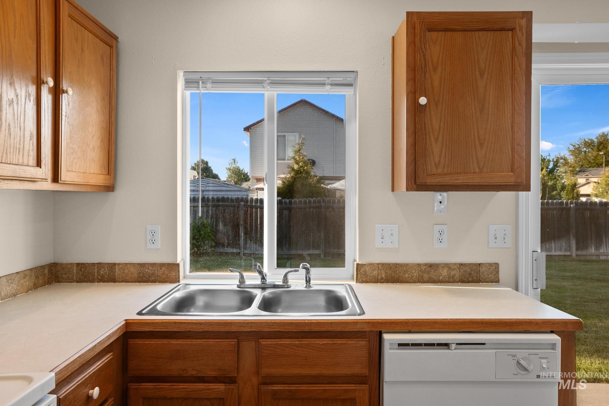 1410 W Ryegrass Ct., Kuna, Idaho 83634, 3 Bedrooms, 2 Bathrooms, Residential For Sale, Price $345,900, 98987377