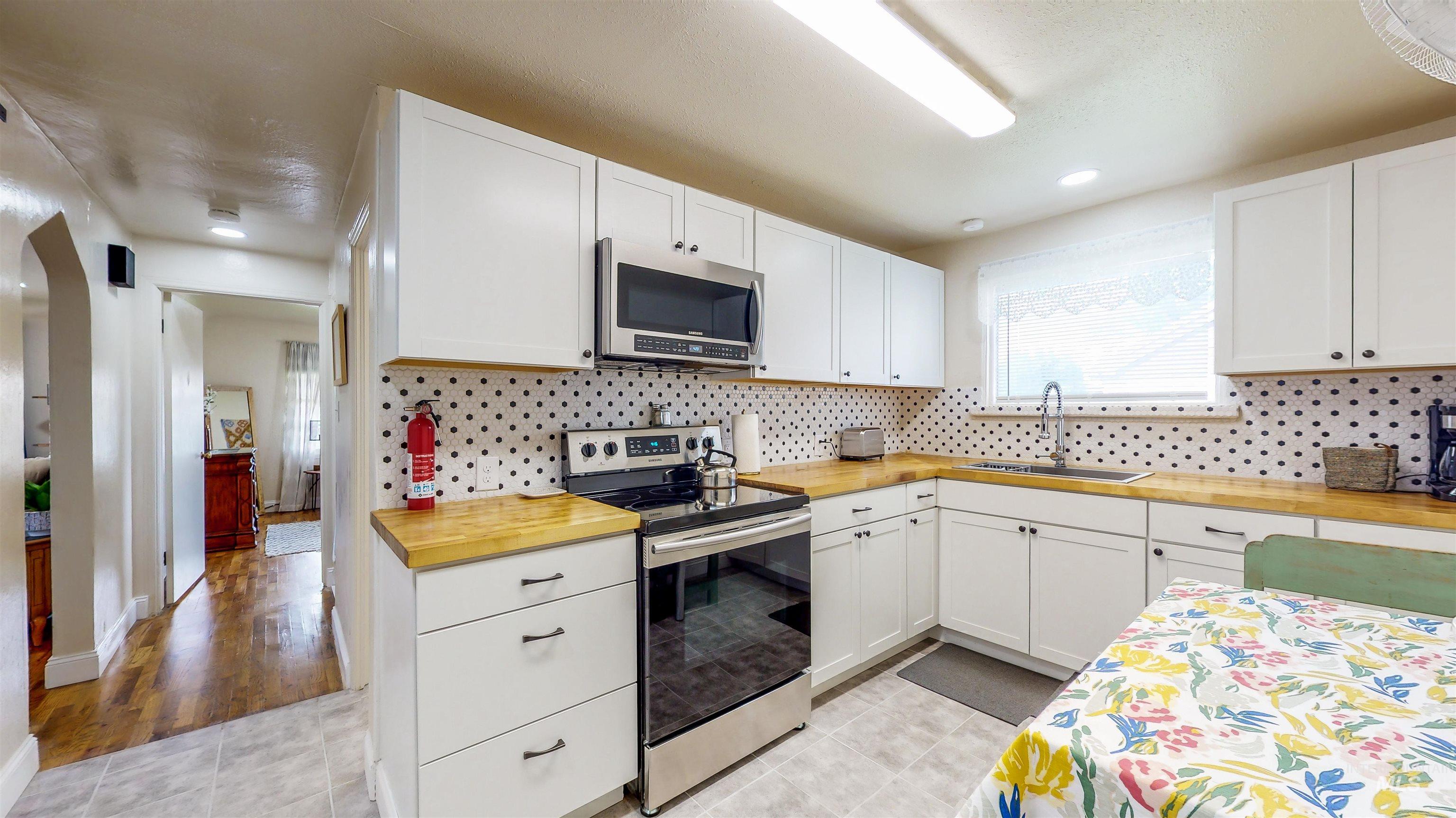 503 Addison Ave, Twin Falls, Idaho 83301, 2 Bedrooms, 1 Bathroom, Residential Income For Sale, Price $565,000, 98987387