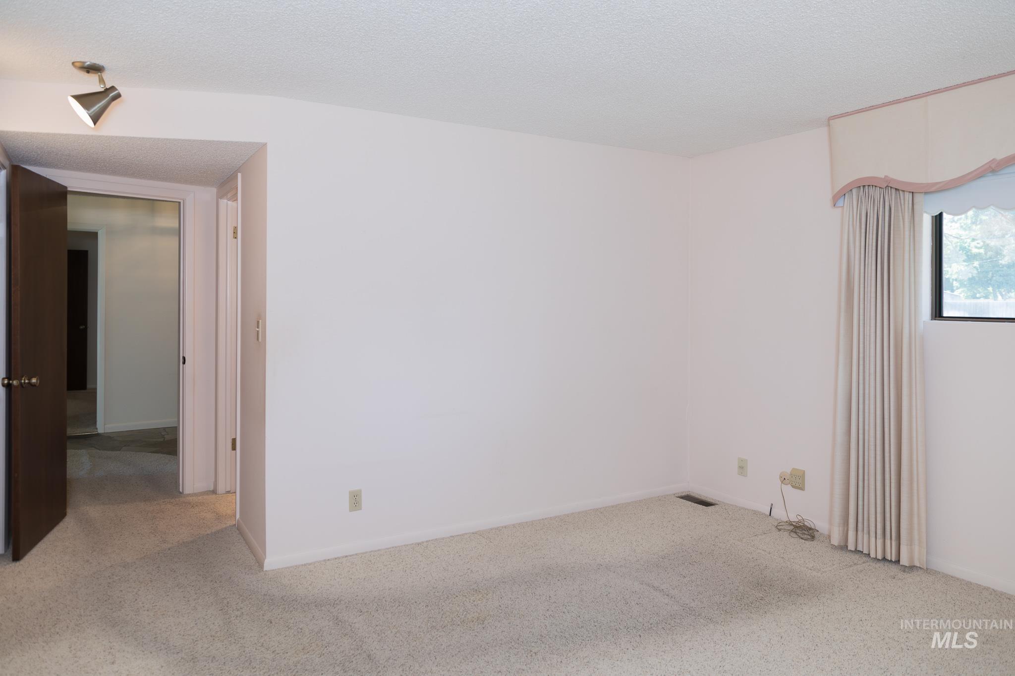 282 NW 16th St, Ontario, Oregon 97914, 3 Bedrooms, 2 Bathrooms, Residential For Sale, Price $399,000, 98987397