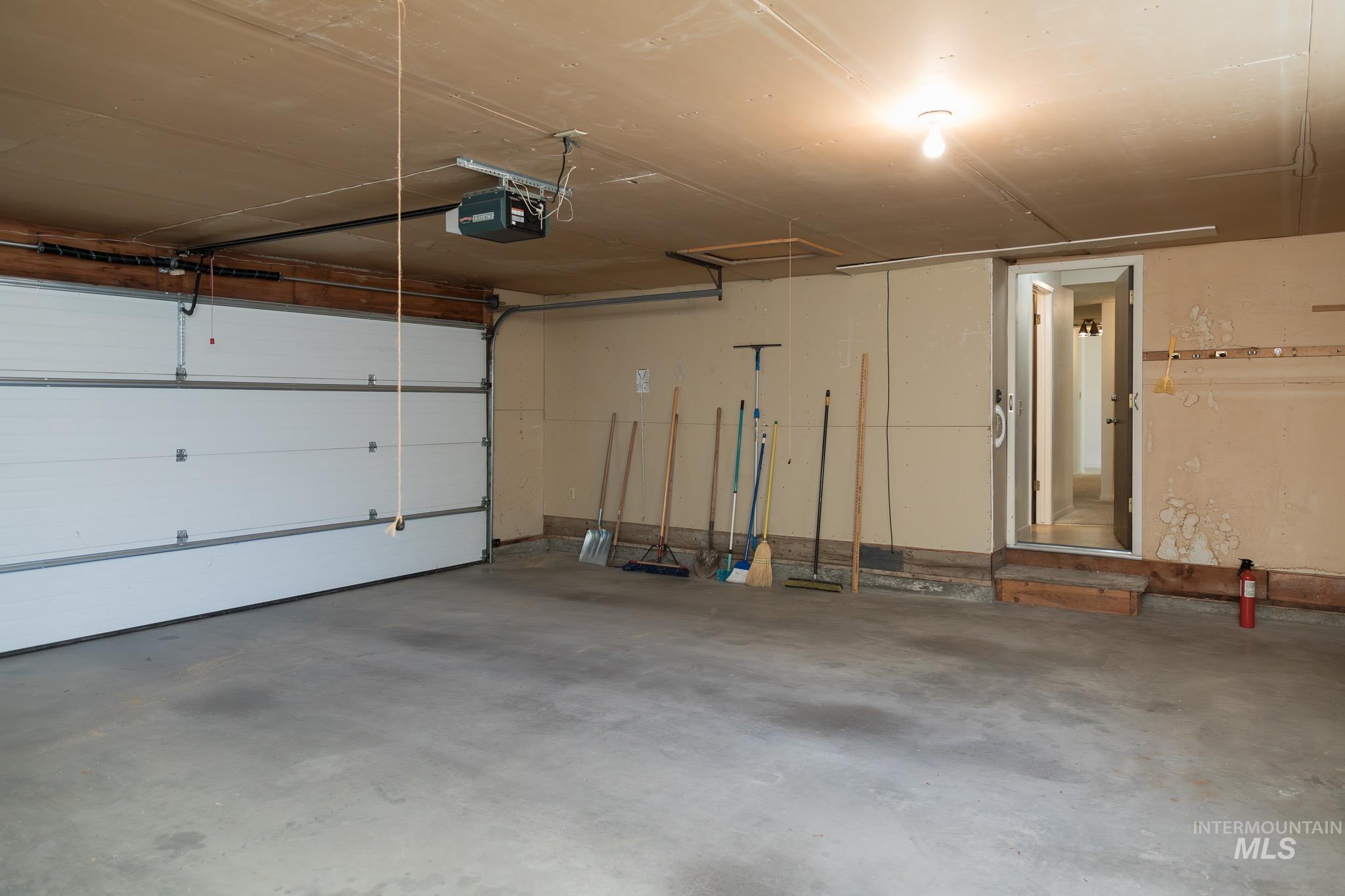 282 NW 16th St, Ontario, Oregon 97914, 3 Bedrooms, 2 Bathrooms, Residential For Sale, Price $399,000, 98987397
