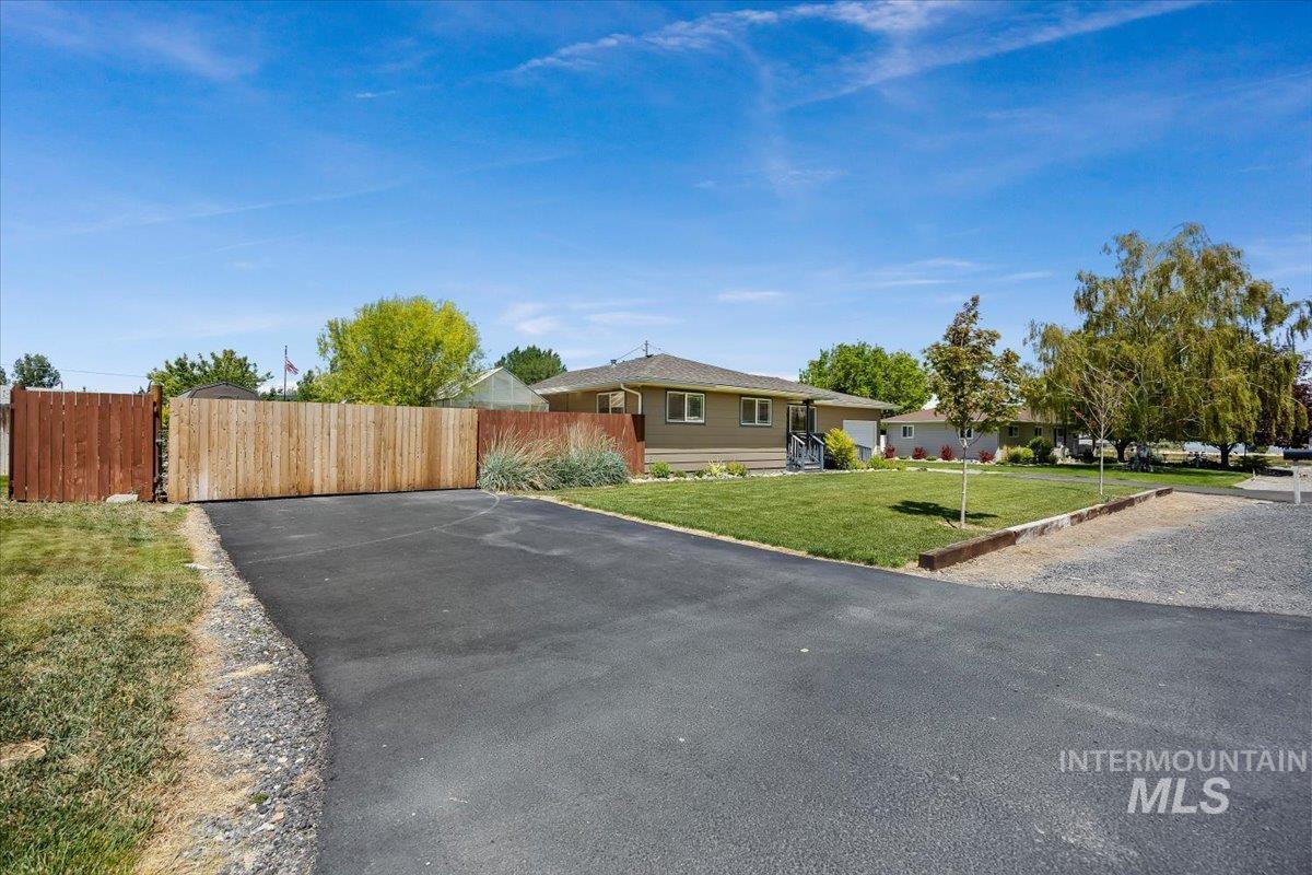 936 Lavina Avenue, Twin Falls, Idaho 83301, 5 Bedrooms, 3 Bathrooms, Residential For Sale, Price $439,000, 98987405