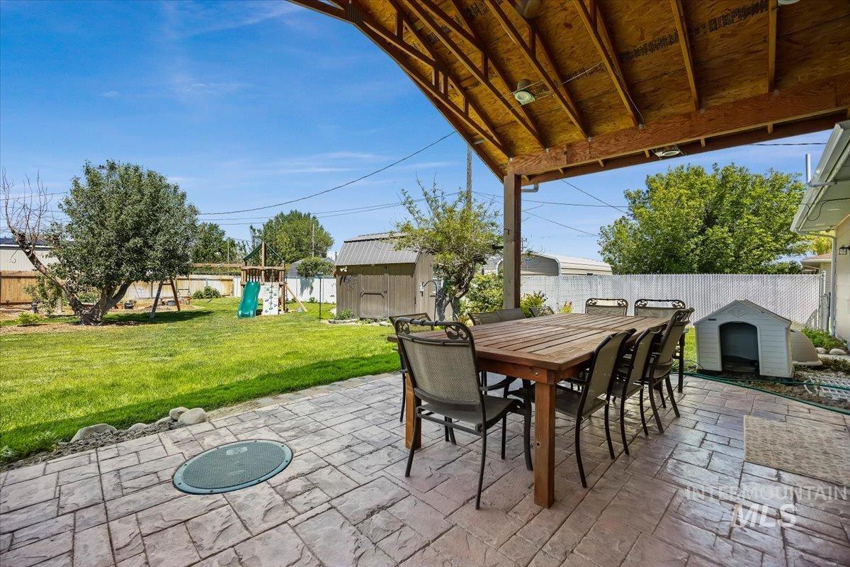 936 Lavina Avenue, Twin Falls, Idaho 83301, 5 Bedrooms, 3 Bathrooms, Residential For Sale, Price $439,000, 98987405