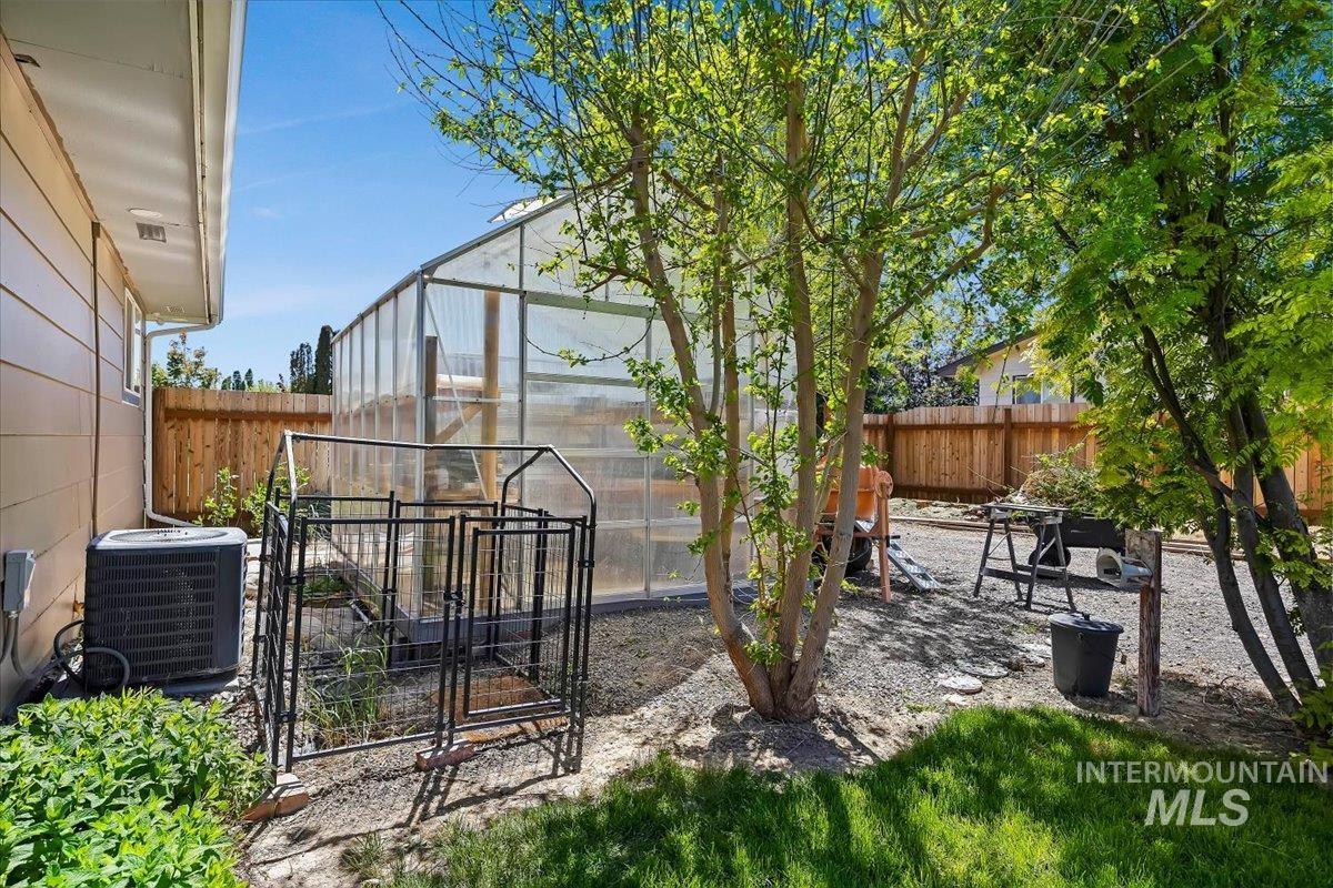 936 Lavina Avenue, Twin Falls, Idaho 83301, 5 Bedrooms, 3 Bathrooms, Residential For Sale, Price $439,000, 98987405
