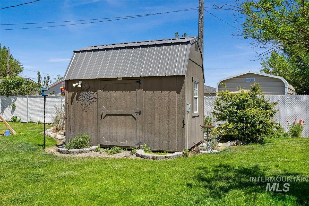 936 Lavina Avenue, Twin Falls, Idaho 83301, 5 Bedrooms, 3 Bathrooms, Residential For Sale, Price $439,000, 98987405