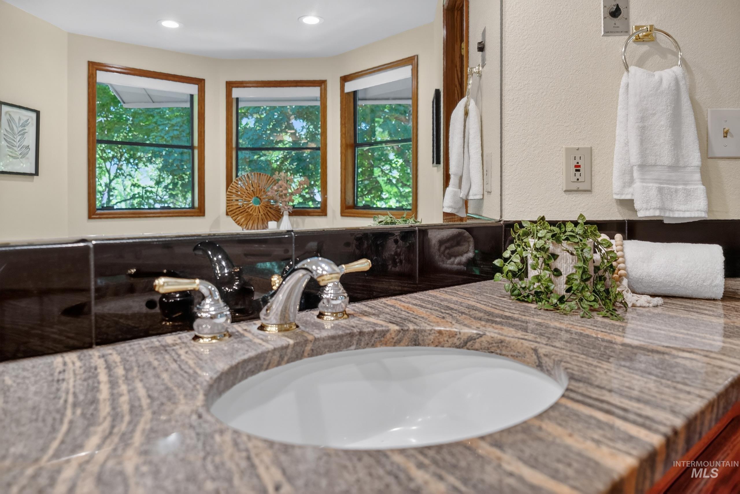 10043 W Alliance Dr, Boise, Idaho 83704, 4 Bedrooms, 3 Bathrooms, Residential For Sale, Price $675,000, 98987406
