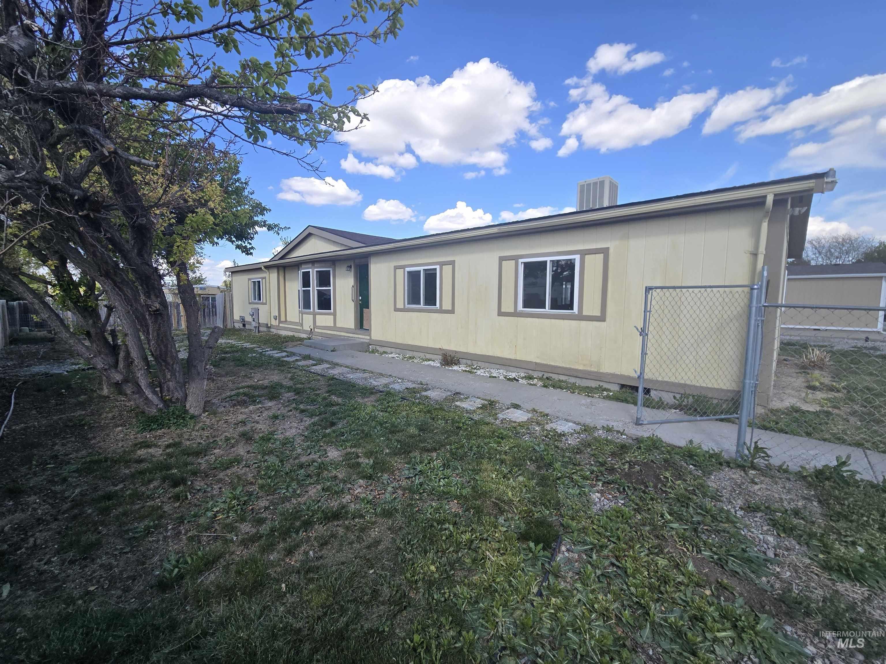 236 Villa Road, Twin Falls, Idaho 83301, 4 Bedrooms, 2 Bathrooms, Residential For Sale, Price $249,000, 98987412