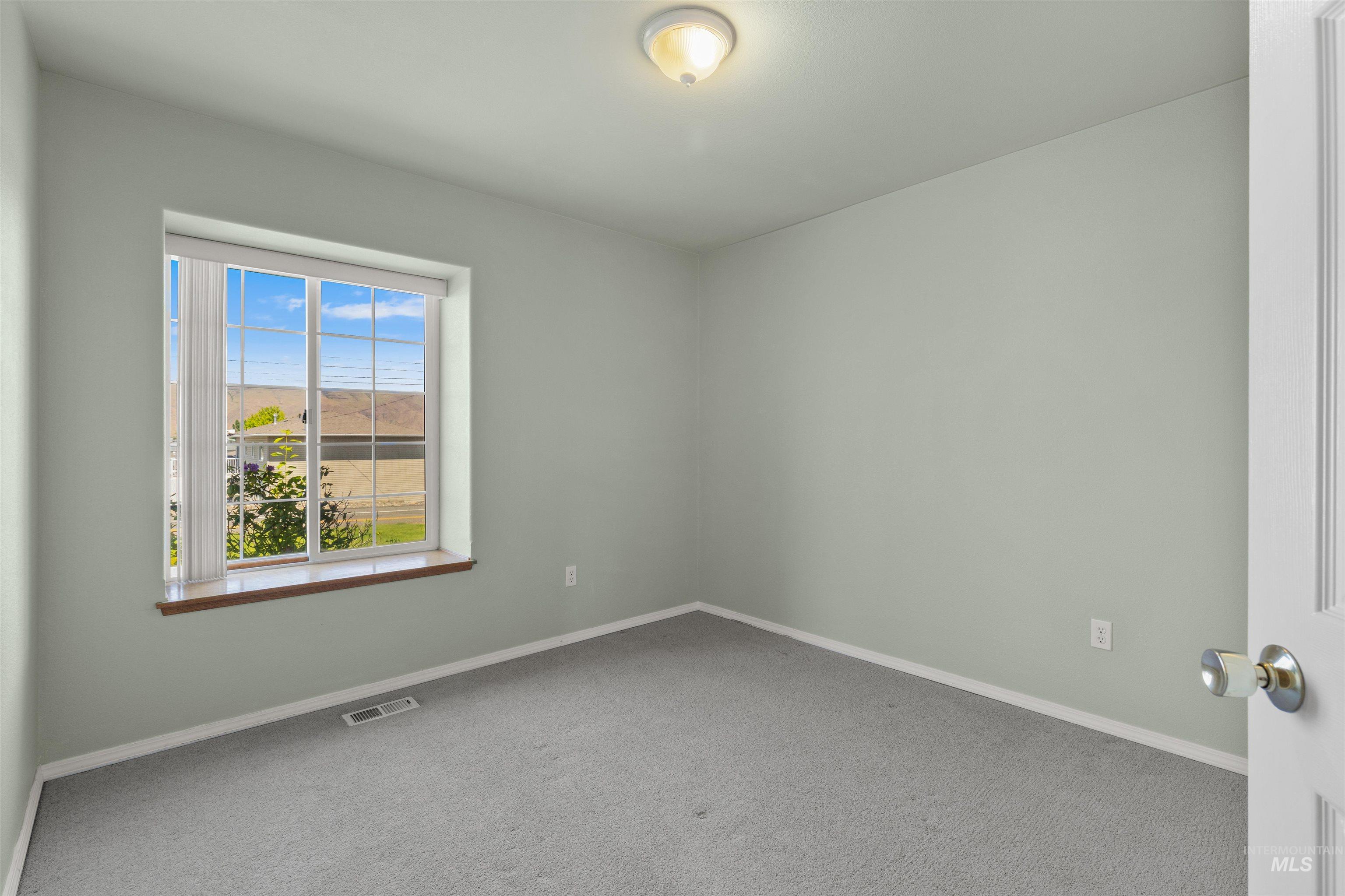 1821 4th Ave., Clarkston, Washington 99403, 4 Bedrooms, 2 Bathrooms, Residential For Sale, Price $435,900, 98987415