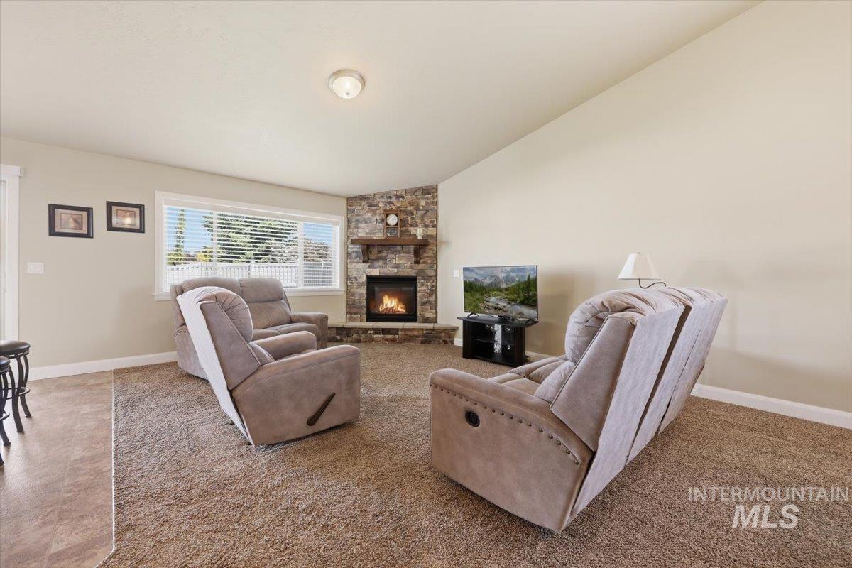 5020 W Los Flores St, Meridian, Idaho 83646-7102, 3 Bedrooms, 2 Bathrooms, Residential For Sale, Price $475,900, 98987424