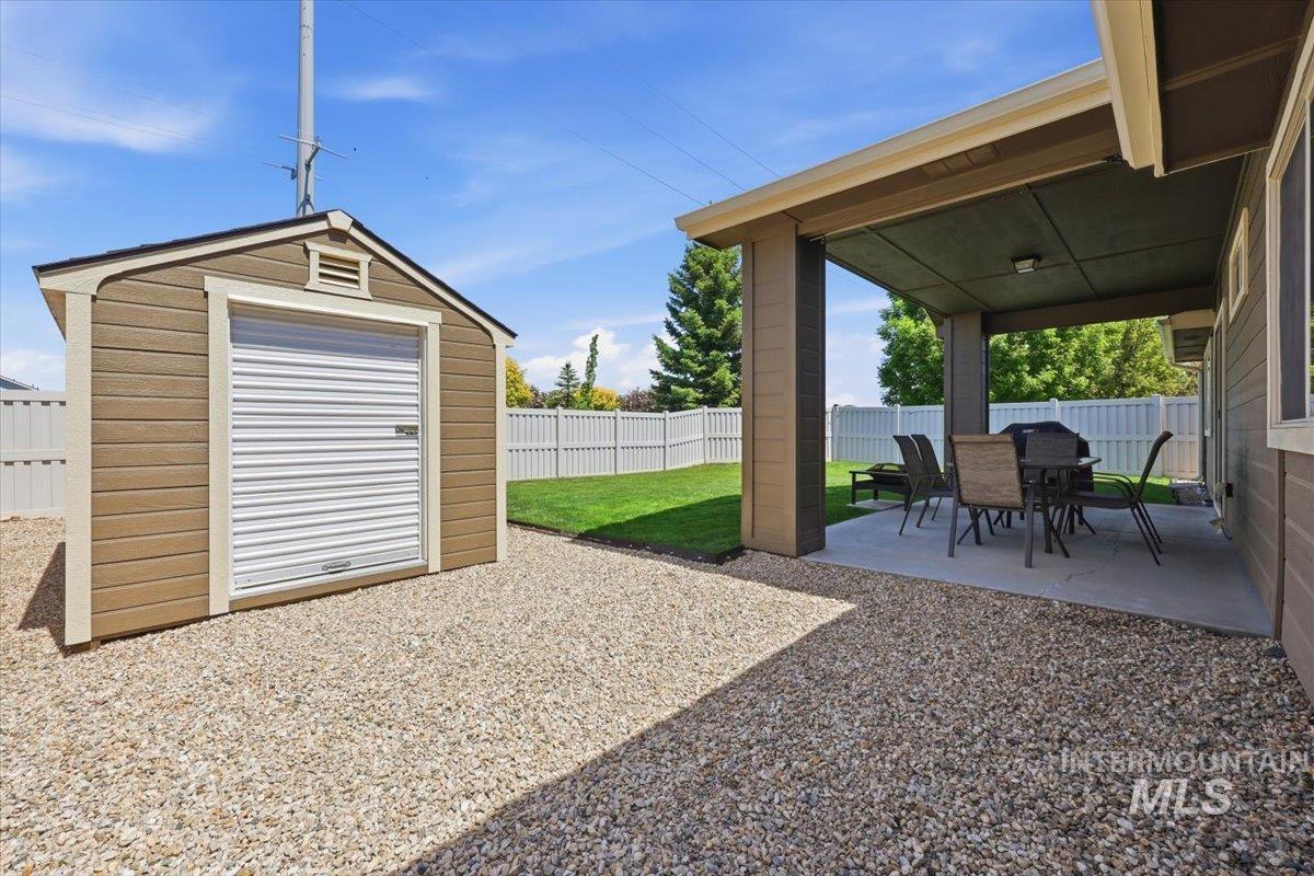 5020 W Los Flores St, Meridian, Idaho 83646-7102, 3 Bedrooms, 2 Bathrooms, Residential For Sale, Price $475,900, 98987424
