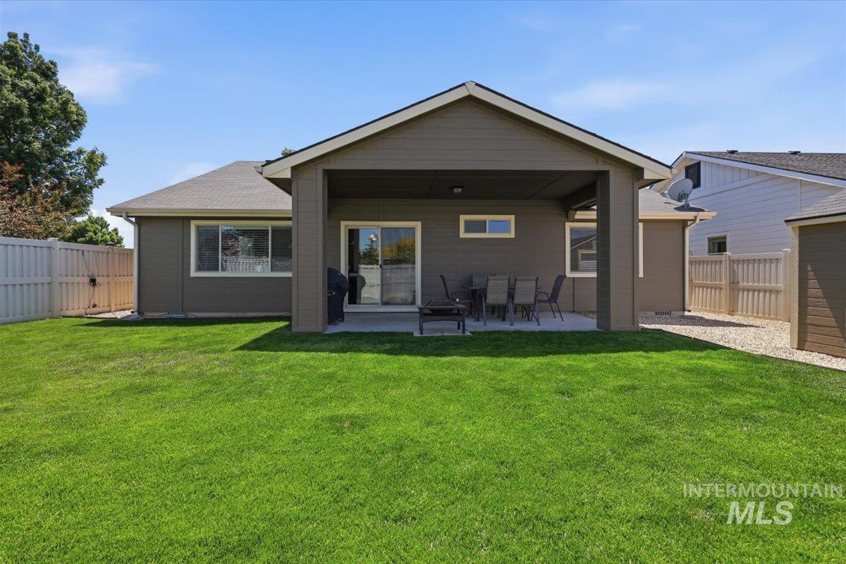 5020 W Los Flores St, Meridian, Idaho 83646-7102, 3 Bedrooms, 2 Bathrooms, Residential For Sale, Price $475,900, 98987424